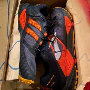 Brooks mens US sz 12 Cascadia 12 GTX; Black/ebony/cherry tomato
